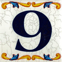 Charger l'image dans la galerie, Números y Letras en cerámica. Modelo "Craquelé" - Tamaño 7,5 x 7,5 cms