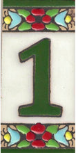 Charger l'image dans la galerie, Chiffres et lettres en céramique. Modèle "Fleur Verte" - Dimensions 3,5 x 7,5 cm