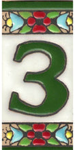 Charger l'image dans la galerie, Chiffres et lettres en céramique. Modèle "Fleur Verte" - Dimensions 3,5 x 7,5 cm