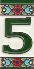 Charger l'image dans la galerie, Chiffres et lettres en céramique. Modèle "Fleur Verte" - Dimensions 3,5 x 7,5 cm