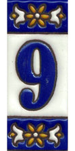 Charger l'image dans la galerie, Chiffres et lettres en céramique. Modèle "Bleu" - Dimensions 3 x 7 cm