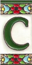 Charger l'image dans la galerie, Chiffres et lettres en céramique. Modèle "Fleur Verte" - Dimensions 3,5 x 7,5 cm