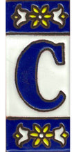 Charger l'image dans la galerie, Chiffres et lettres en céramique. Modèle "Bleu" - Dimensions 3 x 7 cm