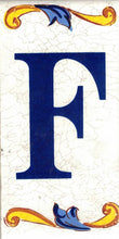 Charger l'image dans la galerie, Chiffres et lettres en céramique. Modèle "Craquelé". Taille 7,5 x 15 cm