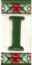 Charger l'image dans la galerie, Chiffres et lettres en céramique. Modèle "Fleur Verte" - Dimensions 3,5 x 7,5 cm