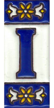 Charger l'image dans la galerie, Chiffres et lettres en céramique. Modèle "Bleu" - Dimensions 3 x 7 cm
