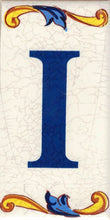 Charger l'image dans la galerie, Chiffres et lettres en céramique. Modèle "Craquelé". Taille 7,5 x 15 cm