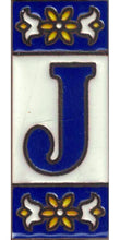 Charger l'image dans la galerie, Chiffres et lettres en céramique. Modèle "Bleu" - Dimensions 3 x 7 cm