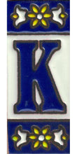 Charger l'image dans la galerie, Chiffres et lettres en céramique. Modèle "Bleu" - Dimensions 3 x 7 cm