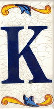Charger l'image dans la galerie, Chiffres et lettres en céramique. Modèle "Craquelé". Taille 7,5 x 15 cm