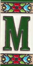 Charger l'image dans la galerie, Chiffres et lettres en céramique. Modèle "Fleur Verte" - Dimensions 3,5 x 7,5 cm