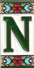Charger l'image dans la galerie, Chiffres et lettres en céramique. Modèle "Fleur Verte" - Dimensions 3,5 x 7,5 cm