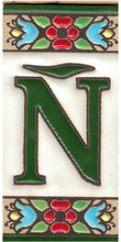 Charger l'image dans la galerie, Chiffres et lettres en céramique. Modèle "Fleur Verte" - Dimensions 3,5 x 7,5 cm