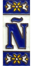 Charger l'image dans la galerie, Chiffres et lettres en céramique. Modèle "Bleu" - Dimensions 3 x 7 cm