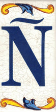 Charger l'image dans la galerie, Chiffres et lettres en céramique. Modèle "Craquelé". Taille 7,5 x 15 cm