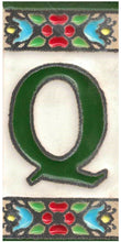 Charger l'image dans la galerie, Chiffres et lettres en céramique. Modèle "Fleur Verte" - Dimensions 3,5 x 7,5 cm