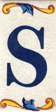 Charger l'image dans la galerie, Chiffres et lettres en céramique. Modèle "Craquelé". Taille 7,5 x 15 cm
