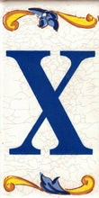 Charger l'image dans la galerie, Chiffres et lettres en céramique. Modèle "Craquelé". Taille 7,5 x 15 cm