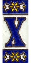 Charger l'image dans la galerie, Chiffres et lettres en céramique. Modèle "Bleu" - Dimensions 3 x 7 cm