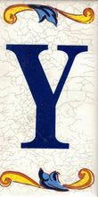 Charger l'image dans la galerie, Chiffres et lettres en céramique. Modèle "Craquelé". Taille 7,5 x 15 cm